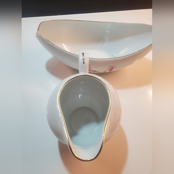 Fine China Royal Court , Carnation, Japan, Cream and Gravy Boat set, Vintage - Picture 10 of 12